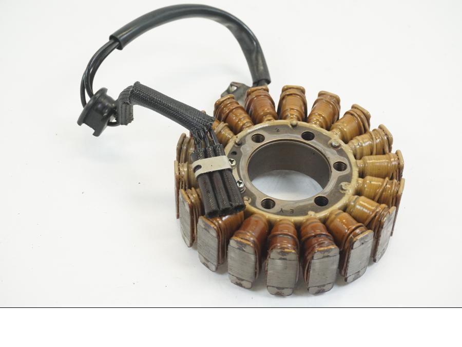 Framsidan på Generator från en Husqvarna TR 650 Strada -2012 motorcykel.