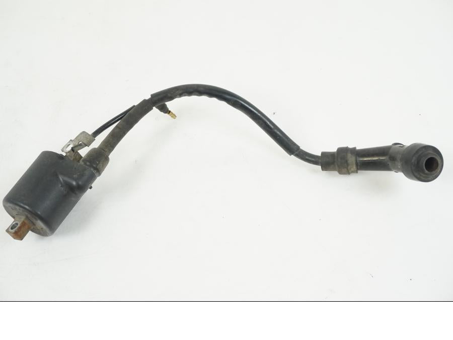 Framsidan på Tändspole från en Honda CBR 125 R -2006 motorcykel.