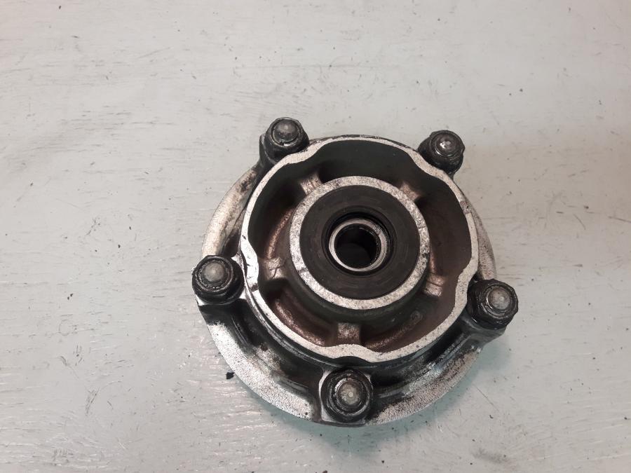 Framsidan på Drevfäste från en Honda CBR 600 -1999 motorcykel.