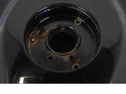 Snett uppifrån på Bensintank från en Triumph Tiger -2009 motorcykel.