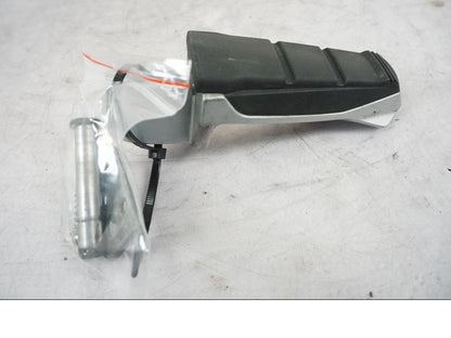 Framsidan på Fotpinne från en BMW R 850 R -2004 motorcykel.