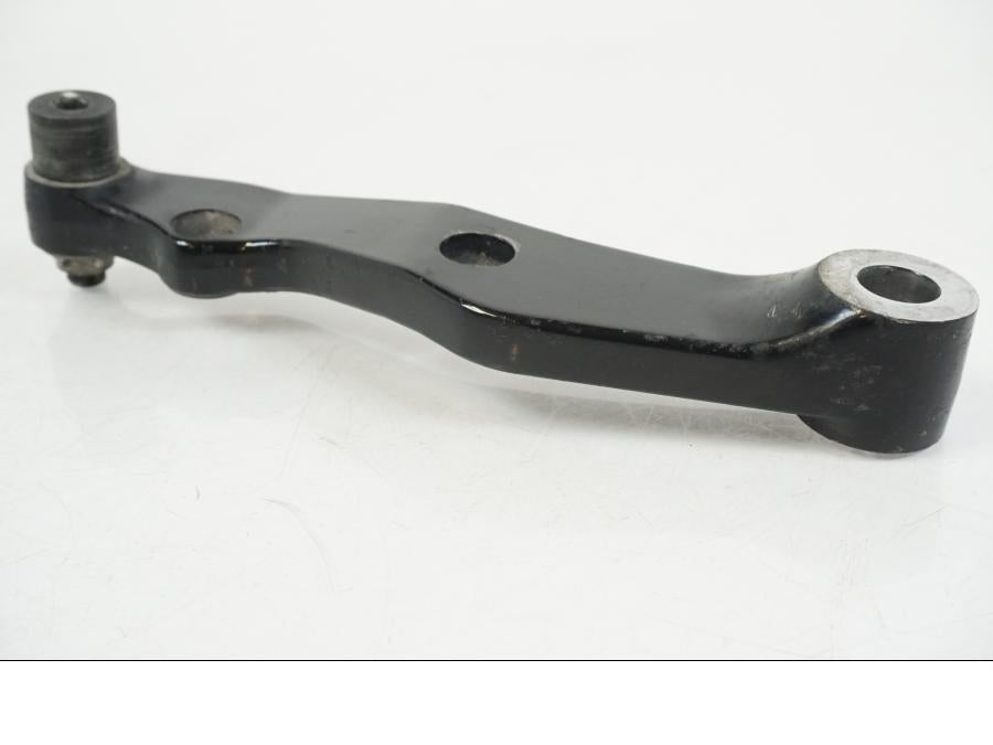 Vänster sida på Bromsoksfäste från en Suzuki VS 1400 -1999 motorcykel.