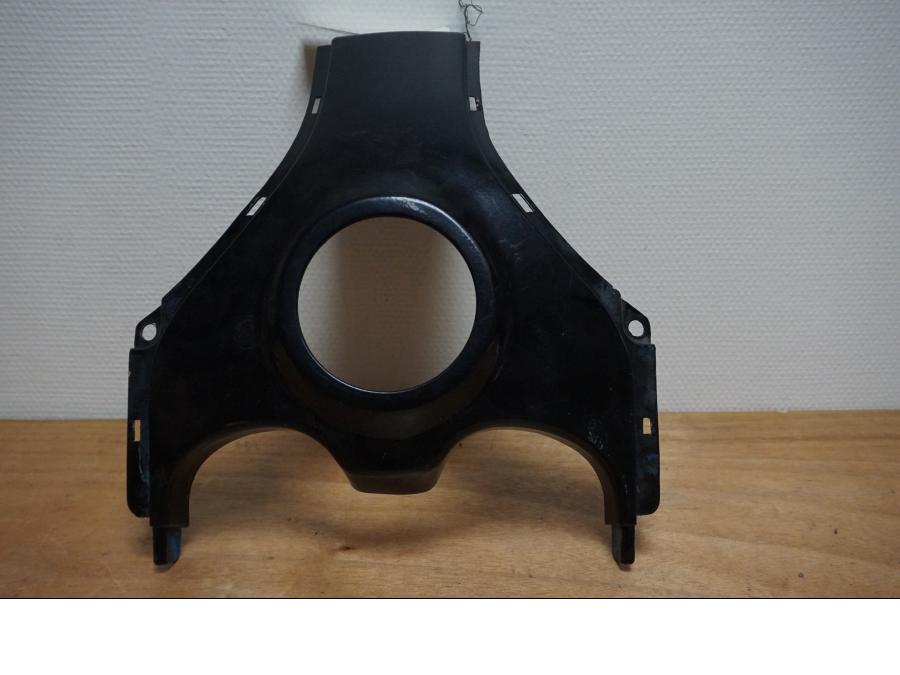 Baksidan på Bensintankskåpa från en Suzuki DR 800 S -1993 motorcykel.