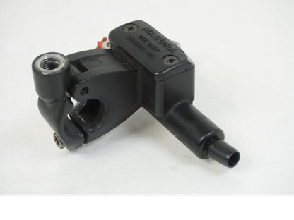 Snett uppifrån på Kopplingshuvudcylinder från en KTM 990 SM -2009 motorcykel.