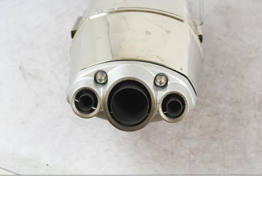 Vänster sida på Ljuddämpare från en Triumph Daytona 675 -2009 motorcykel.