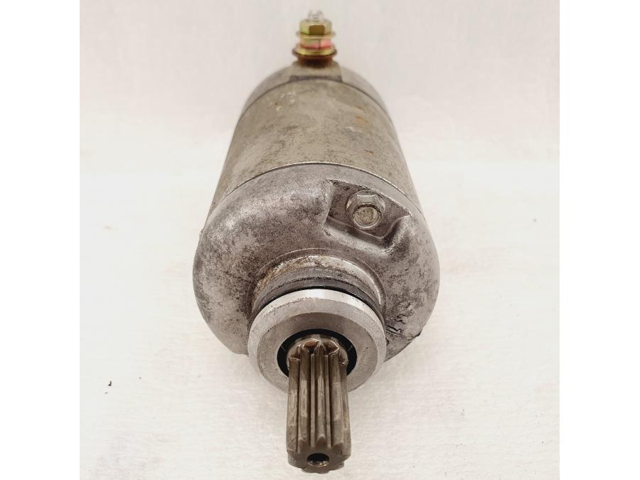 Höger sida på Startmotor från en Honda CBR 900 RR -2003 motorcykel.