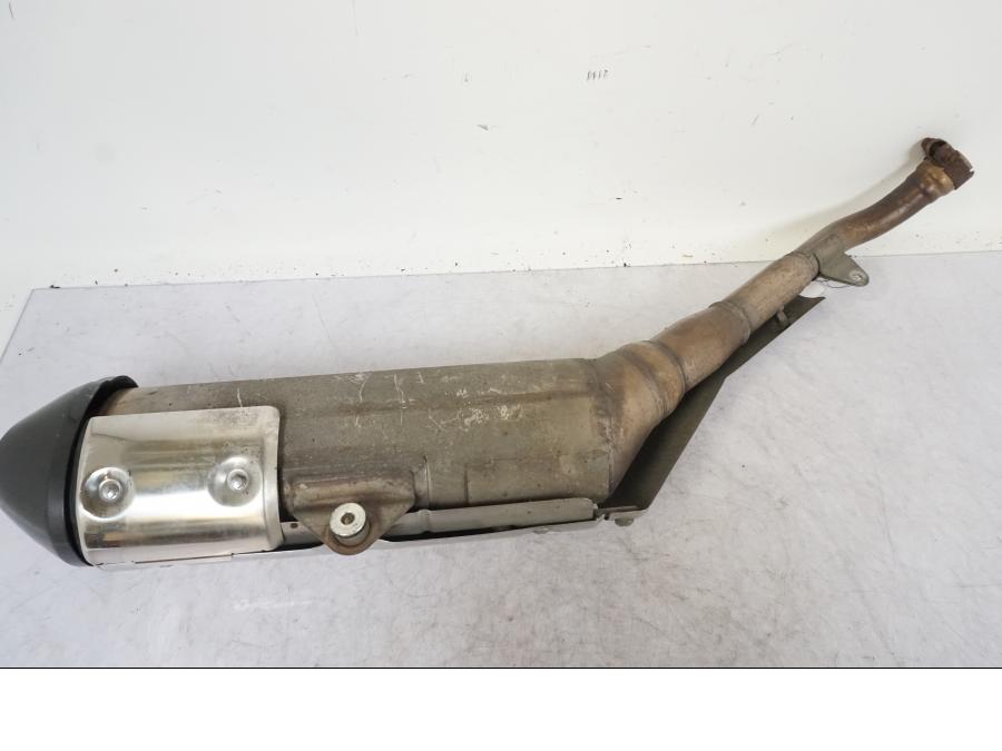 Snett nerifrån på Ljuddämpare från en Honda XL 1000 V -2008 motorcykel.