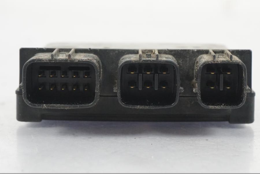 Baksidan på Reläbox från en Kawasaki ER-6F -2010 motorcykel.