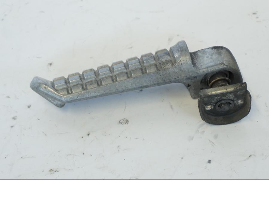 Baksidan på Fotpinne från en Kawasaki ZR-7 -2001 motorcykel.