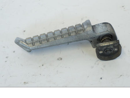 Baksidan på Fotpinne från en Kawasaki ZR-7 -2001 motorcykel.