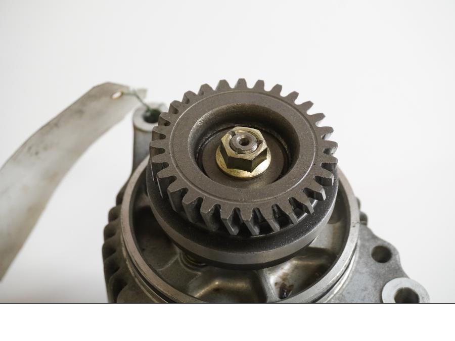 Höger sida på Generator från en Suzuki GSX 1100 EF -1987 motorcykel.