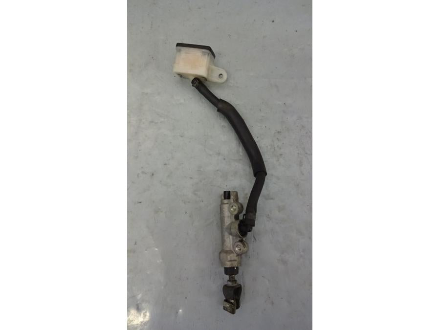 Framsidan på Bromshuvudcylinder från en Honda VTR 1000 F -1997 motorcykel.