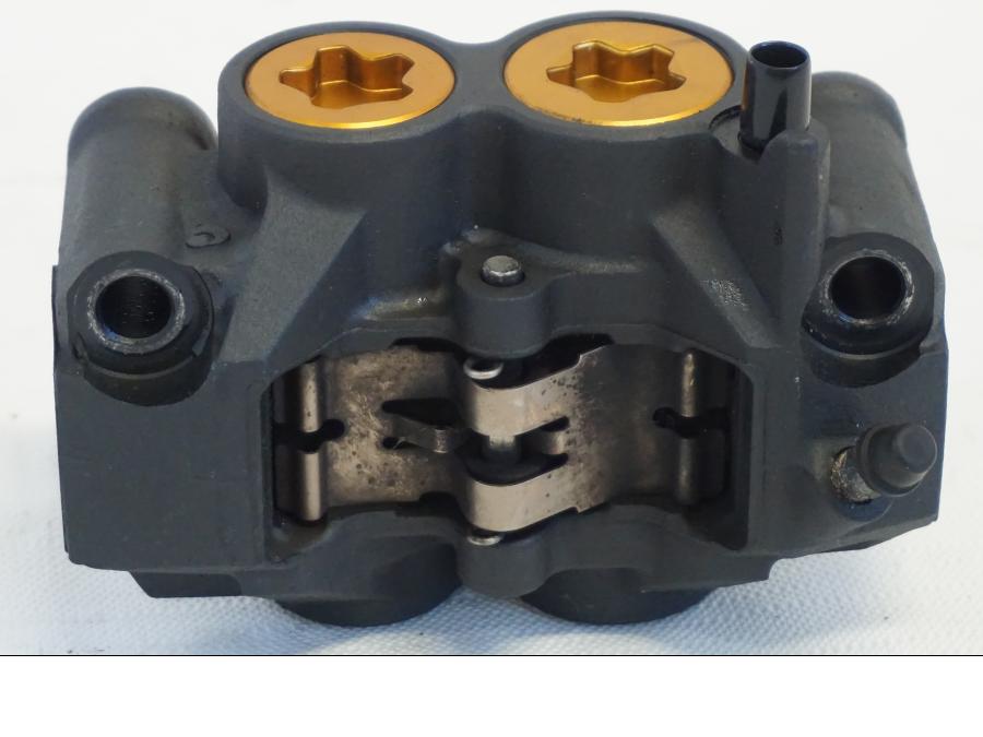 Höger sida på Bromsok från en Yamaha YZF R6 -2006 motorcykel.