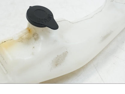 Baksidan på Vattenexpansionskärl från en Honda CB 600 F -2008 motorcykel.