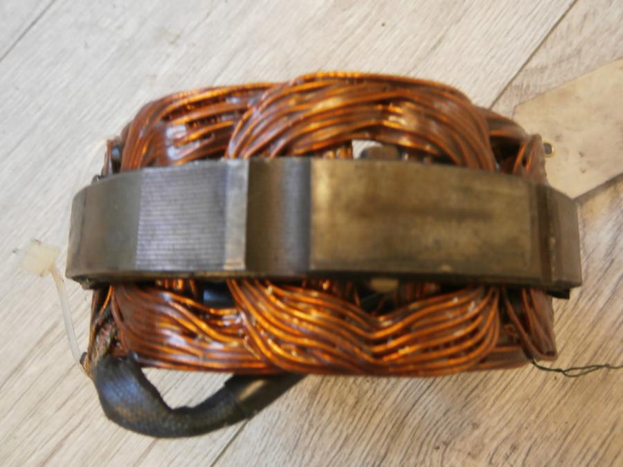 Höger sida på Generator från en Yamaha XJ 900 -1990 motorcykel.