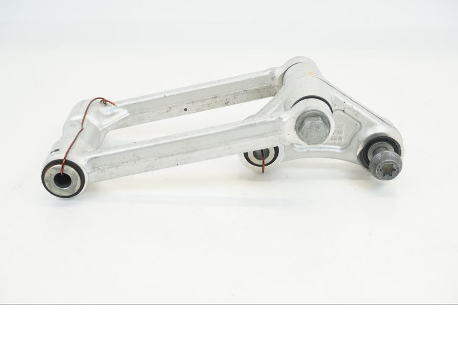 Baksidan på Stötdämparlänkage från en BMW S 1000 XR -2019 motorcykel.