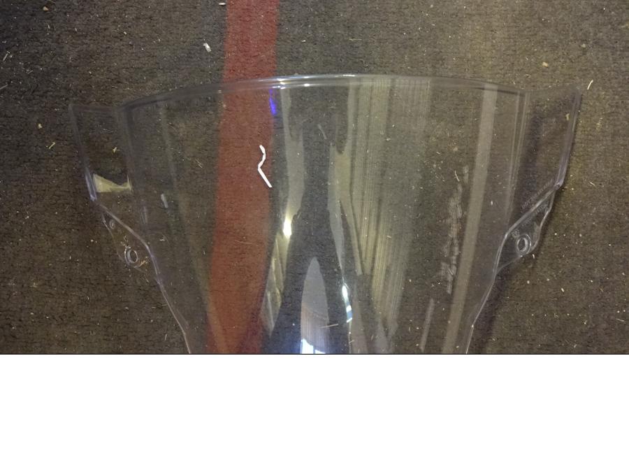 Baksidan på Vindruta från en BMW S 1000 RR -2015 motorcykel.