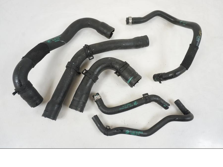 Framsidan på Vattenkyl Slang Set från en BMW R 1250 GS -2021 motorcykel.