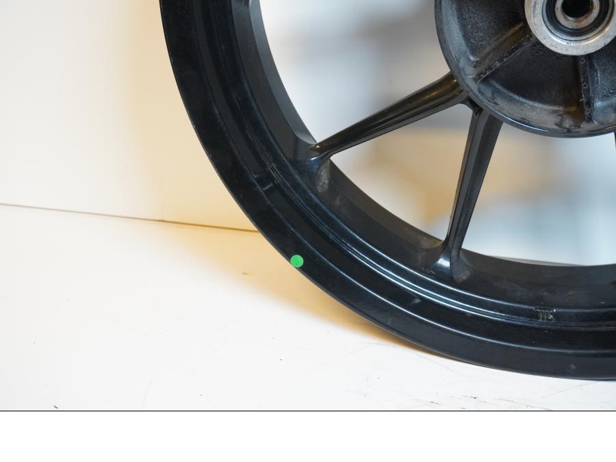 Extrabild6 på Fälg från en KTM 125 Duke -2017 motorcykel.