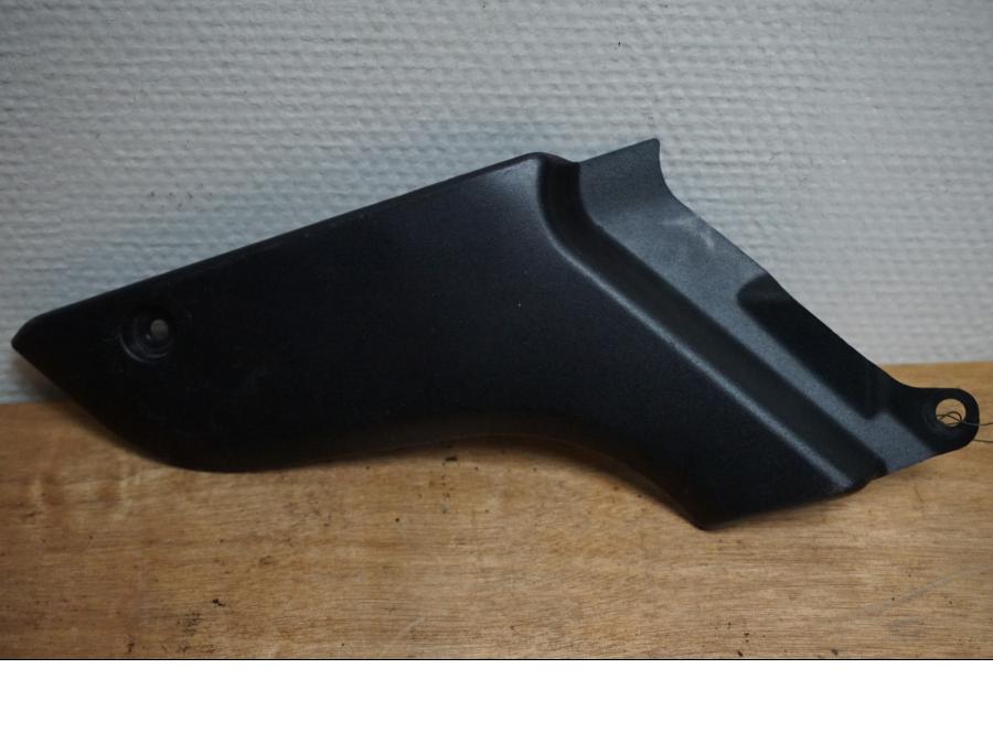 Framsidan på Bensintankskåpa från en Yamaha FJR 1300 -2002 motorcykel.