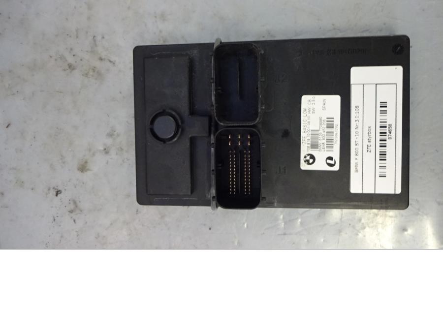 Framsidan på ZFE styrbox från en BMW F 800 ST -2010 motorcykel.