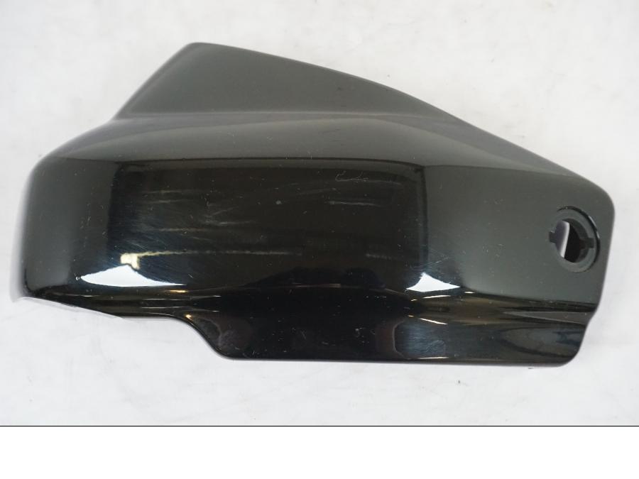 Framsidan på Sidopanel från en Yamaha XVS 1100 -2004 motorcykel.