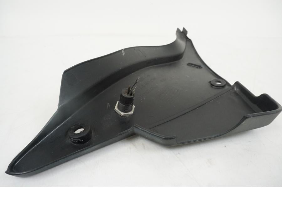 Snett uppifrån på Sidopanel från en Honda XL 1000 V -2008 motorcykel.