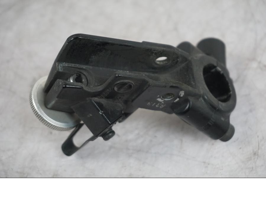 Vänster sida på Kopplingsklo från en Triumph Tiger -2009 motorcykel.