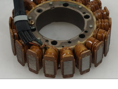 Vänster sida på Generator från en BMW F 650 GS -2002 motorcykel.