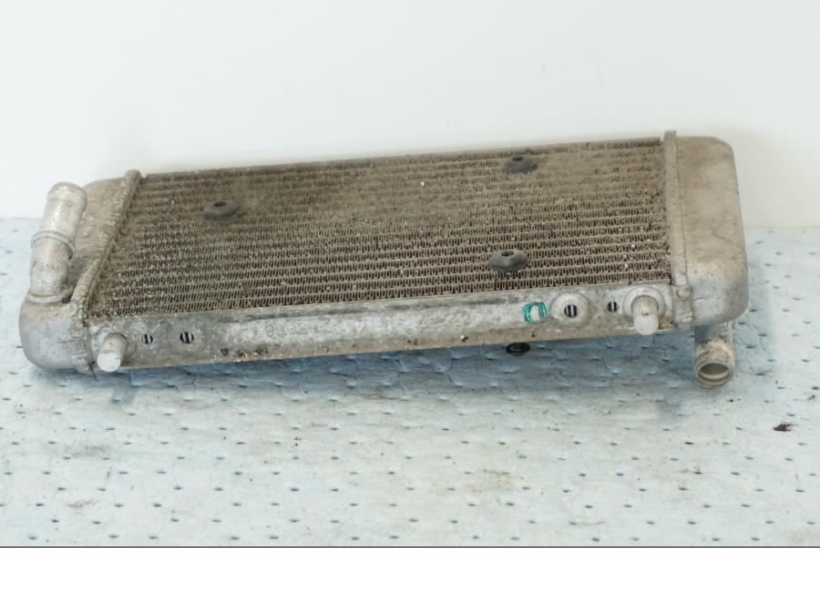 Snett nerifrån på Vattenkyl från en Yamaha X-Max 250 -2016 scooter.