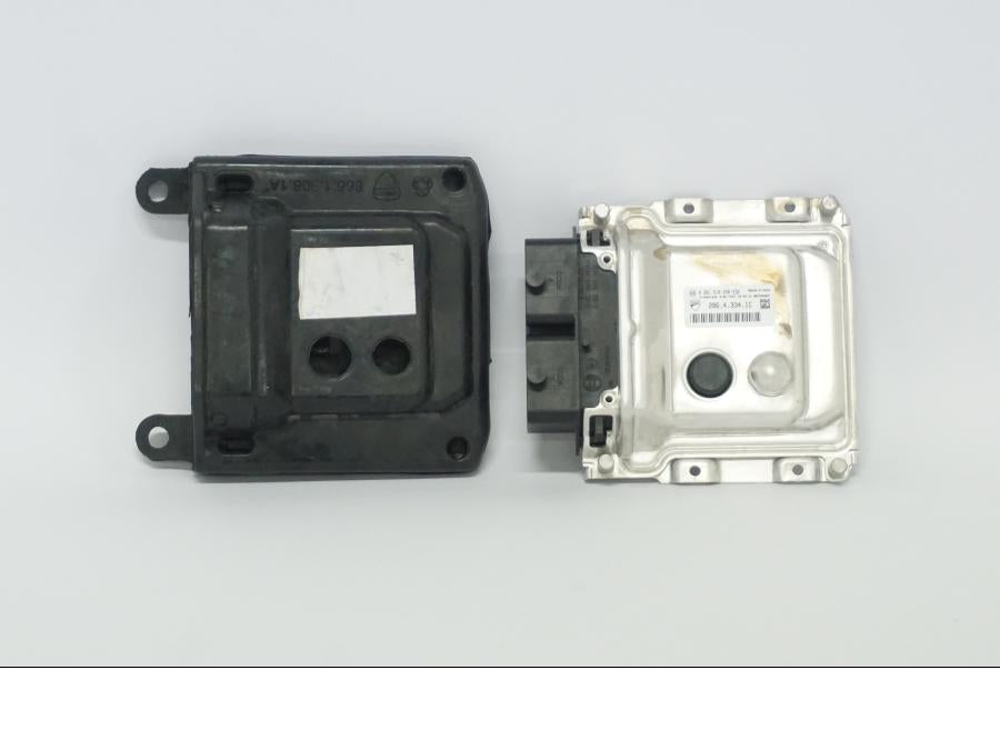 Framsidan på CDI / ECU från en Ducati Desert X -2022 motorcykel.