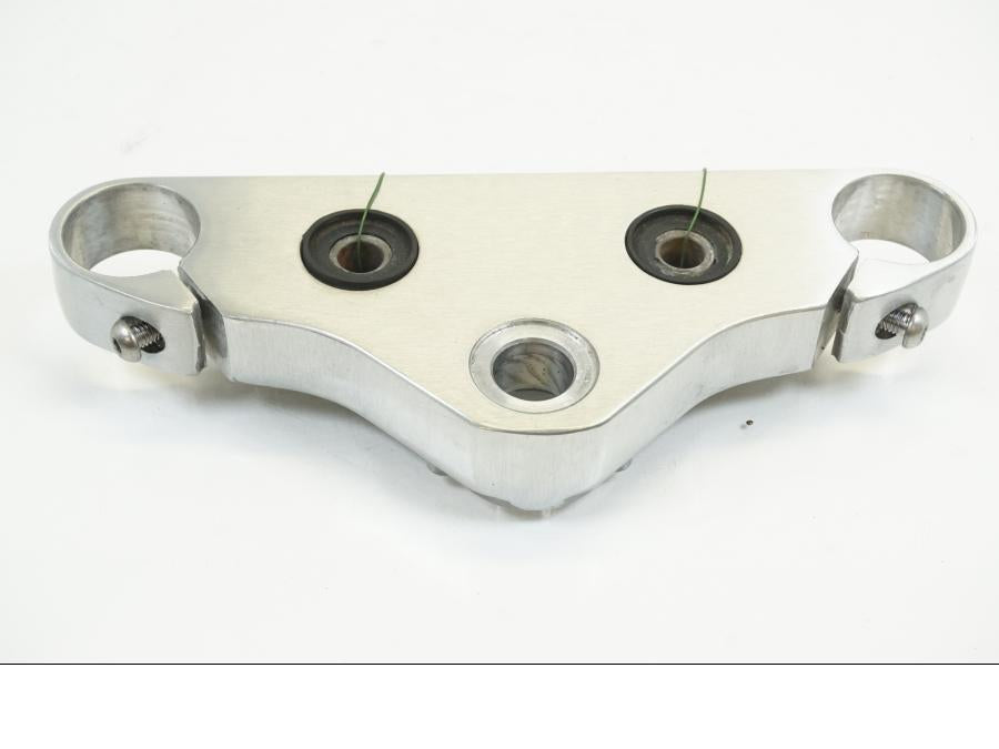 Baksidan på Gaffelkrona från en Yamaha XVS 1100 -2003 motorcykel.