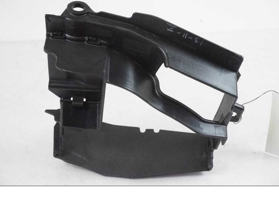 Snett uppifrån på Säkringshållarlock från en KTM 390 Adventure -2021 motorcykel.