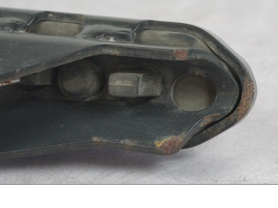 Höger sida på Fotpinne från en Triumph Tiger Explorer -2013 motorcykel.