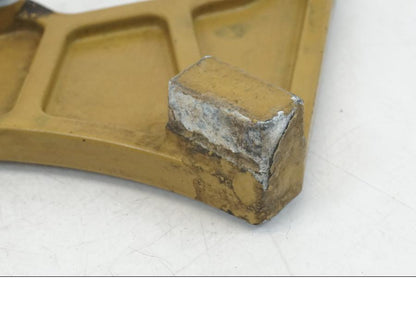 Baksidan på Bromsoksfäste från en Honda NSR 125 -1991 motorcykel.