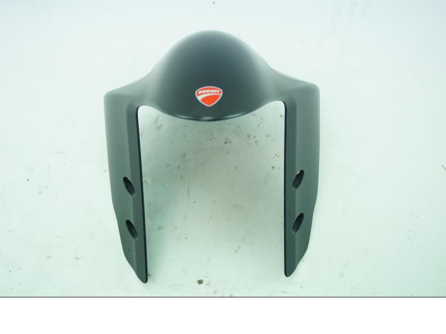 Framsidan på Framskärm från en Ducati 899 Panigale -2015 motorcykel.