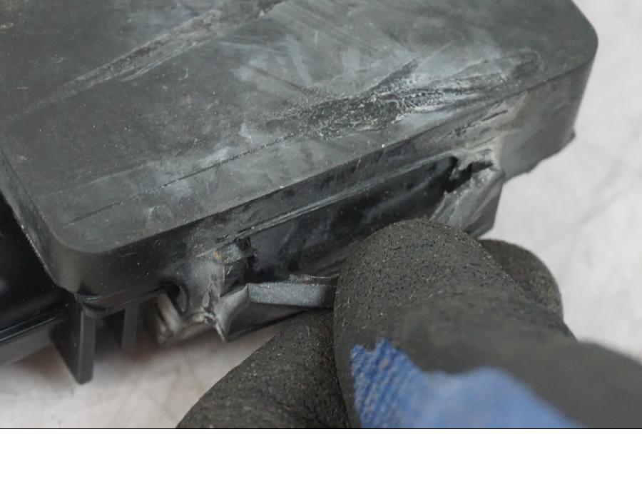 Snett uppifrån på Reläbox från en Kawasaki ZX-6R -2006 motorcykel.