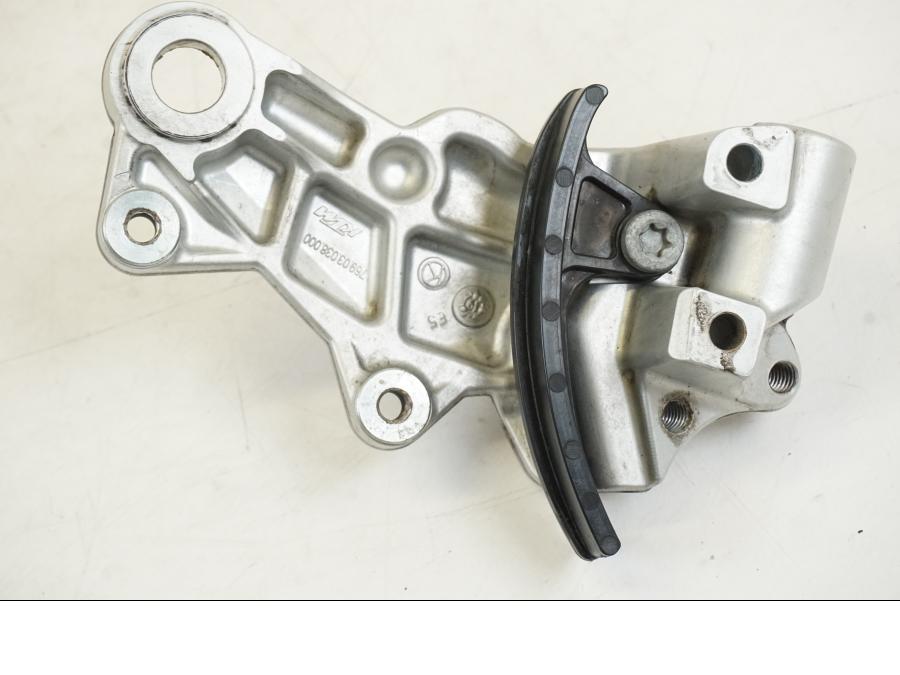 Snett uppifrån på Fotpinnefäste från en Husqvarna 701 Supermoto -2020 motorcykel.