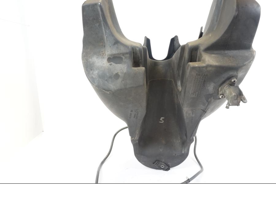 Baksidan på Bensintank från en BMW F 650 -1998 motorcykel.