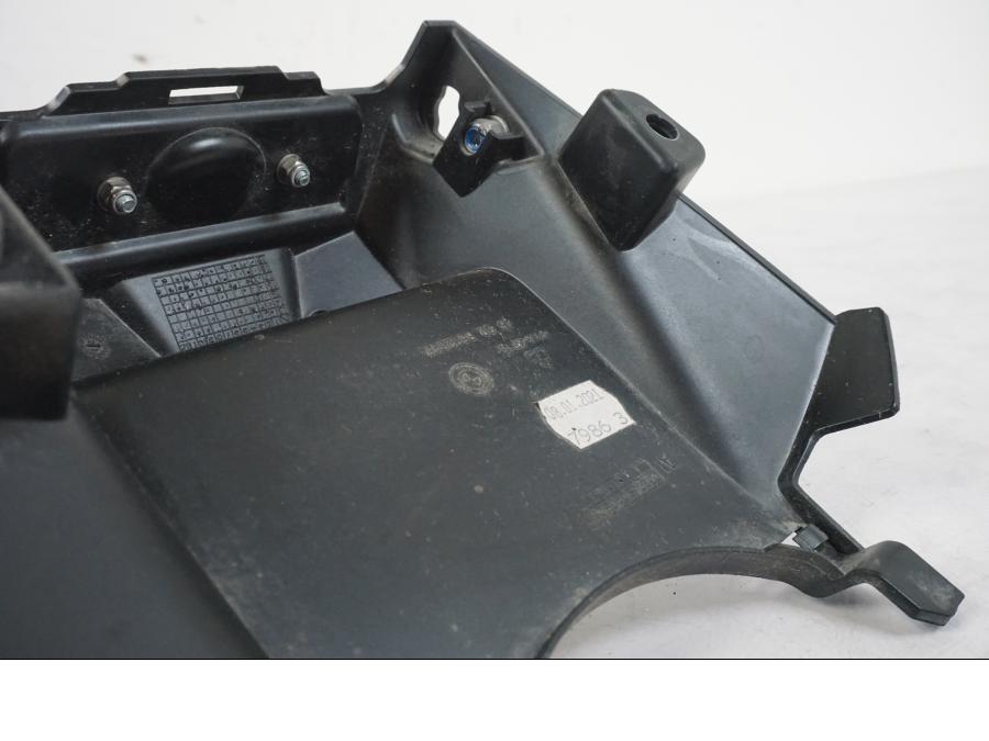 Snett nerifrån på Skylthållare från en BMW R 1250 GS -2021 motorcykel.