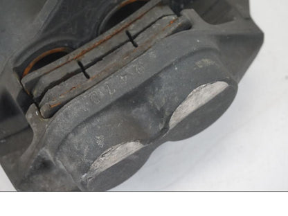 Snett nerifrån på Bromsok från en Yamaha XT 1200 A -2010 motorcykel.