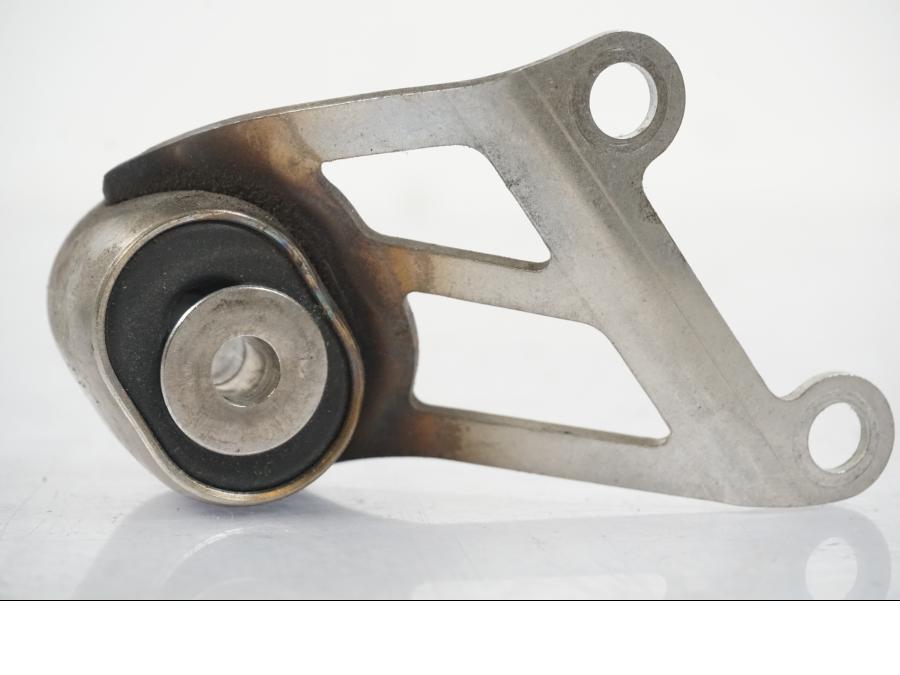 Vänster sida på Avgasanslutning från en KTM 1290 Super Duke R EVO -2023 motorcykel.