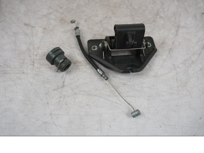 Framsidan på Sadellåsmekanism från en BMW F 800 R -2018 motorcykel.