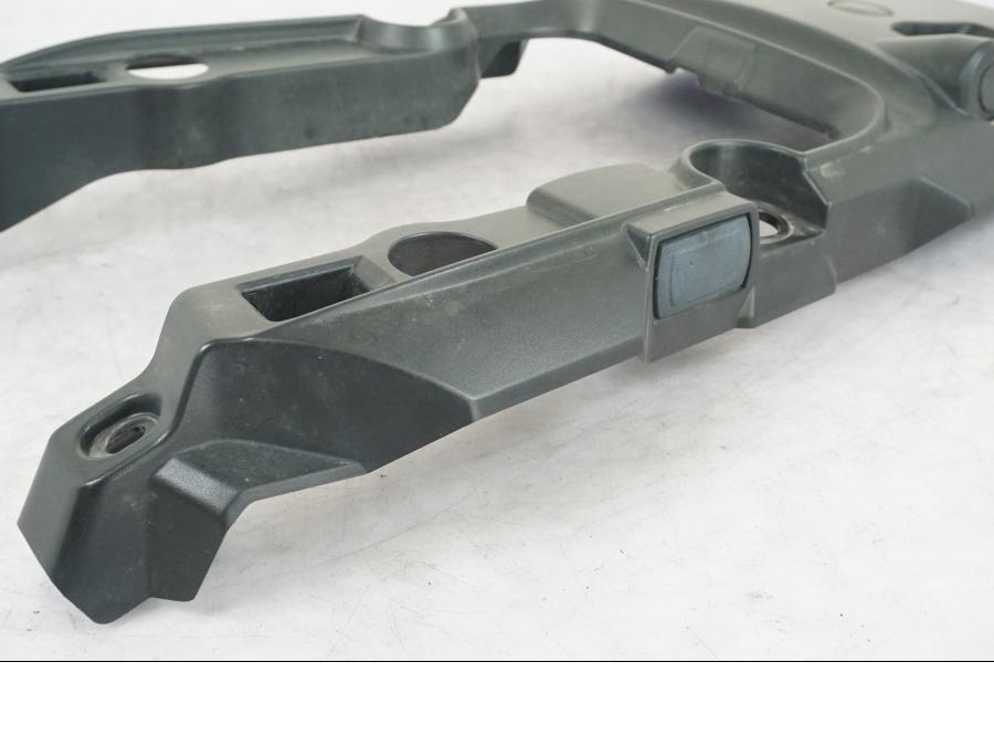 Baksidan på Bakvinge från en Triumph Tiger Explorer -2013 motorcykel.