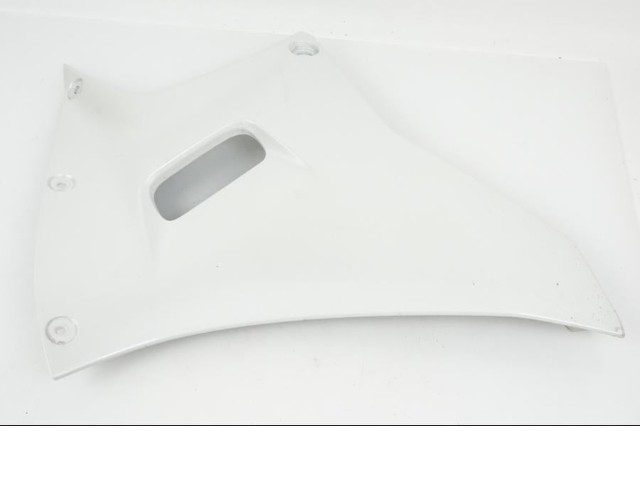 Baksidan på Magkåpa från en Yamaha YZF-R7 -2022 motorcykel.