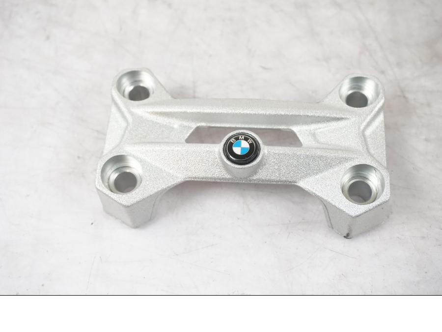 Framsidan på Styrfäste från en BMW F 800 R -2018 motorcykel.