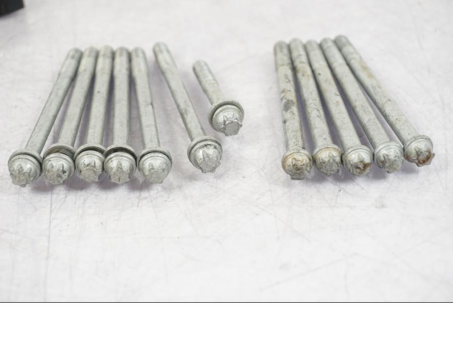 Vänster sida på Kamaxelöverfall från en BMW R NineT -2017 motorcykel.