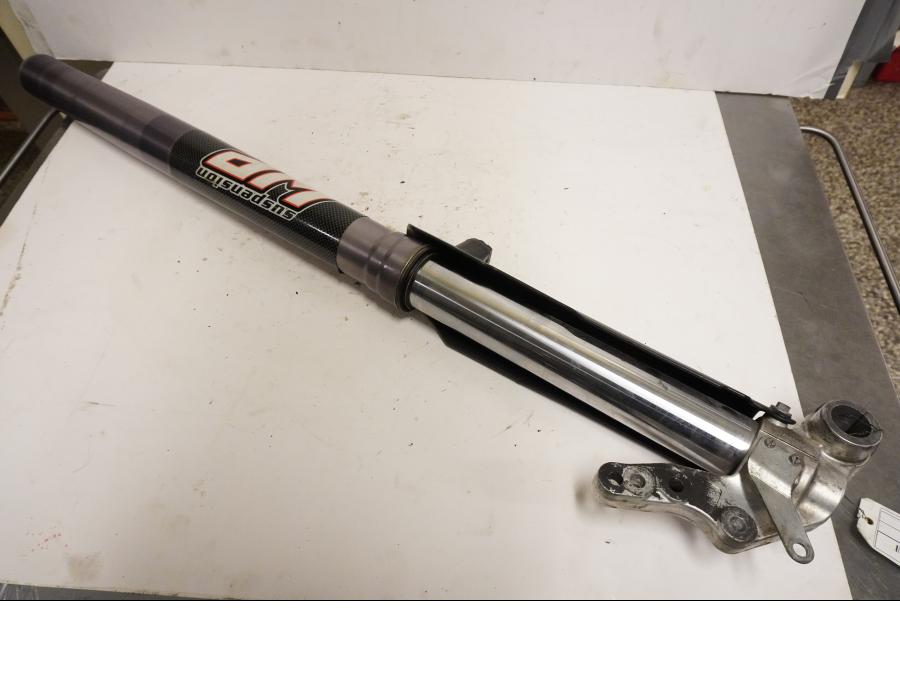 Framsidan på Gaffelben från en KTM 625 SMC -2005 motorcykel.