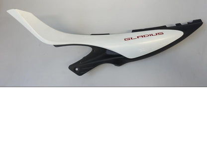 Framsidan på Bakvinge från en Suzuki SFV 650 A Gladius -2012 motorcykel.