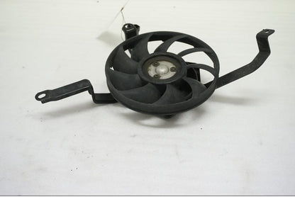 Baksidan på Vattenkylfläkt från en Suzuki GSX-R 600 -2004 motorcykel.